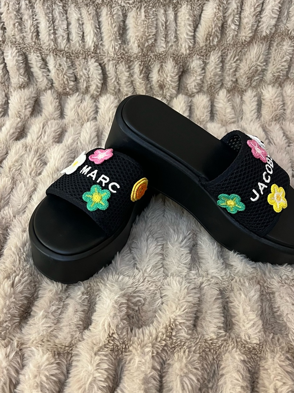 Marc Jacobs Black womens Floral Embroidered platform Slides size 9.5 - Picture 3 of 10